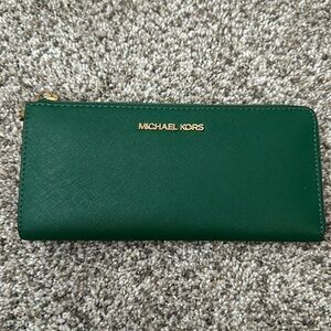 Michael Kors Zip Accordion Wallet